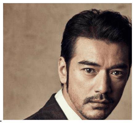 西方男明星留胡子,从经典复古到时尚前卫