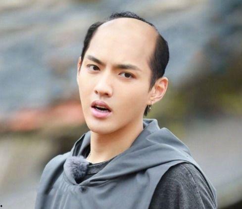 老头明星发型,揭秘老头明星的时尚发型演变